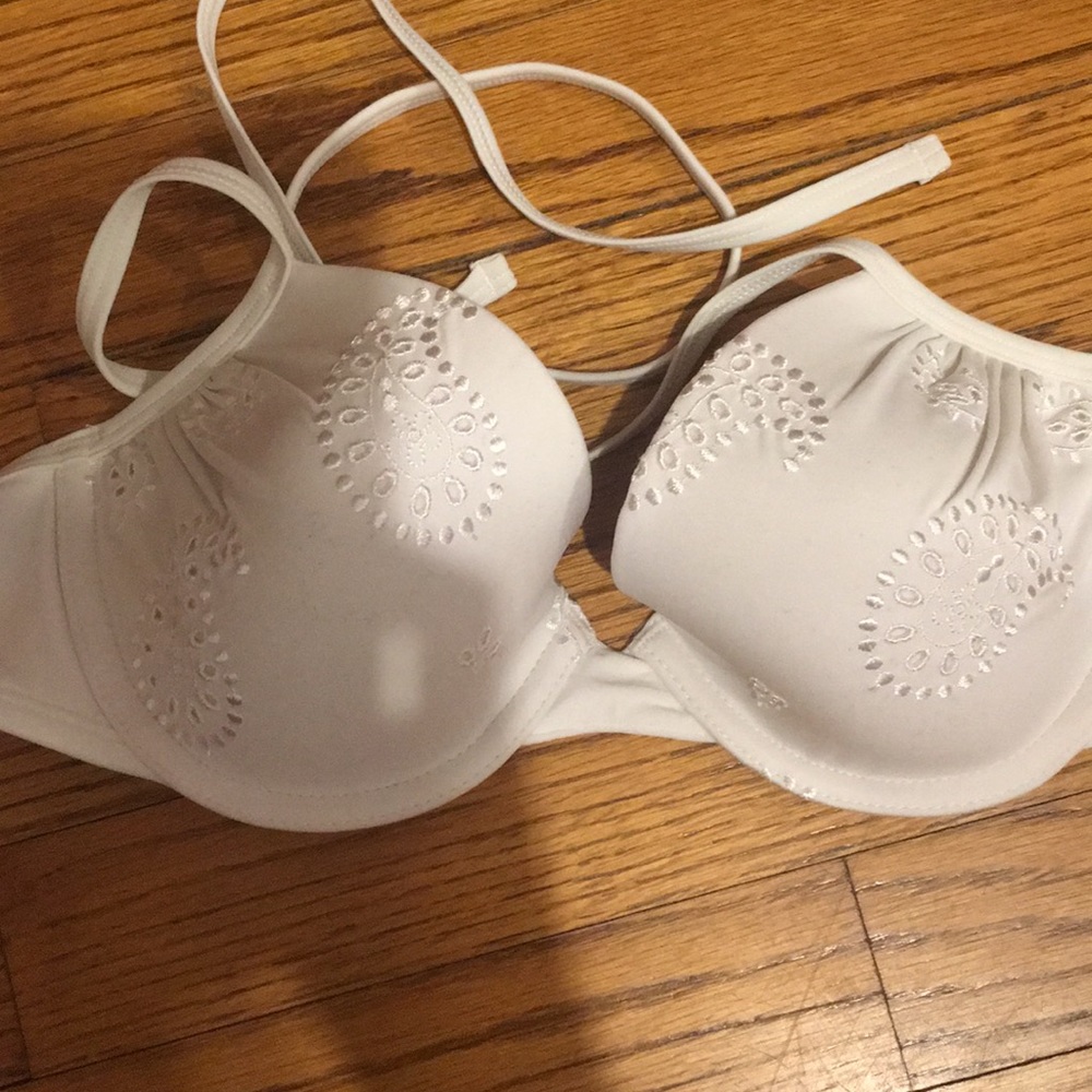 🌸White with embroidered design bathing suit top🌸